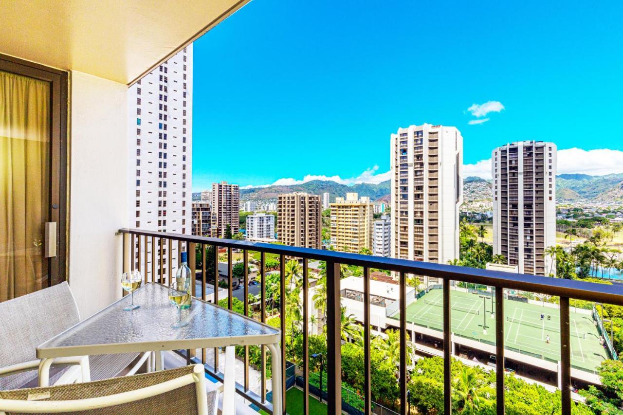 Mountain Views & Steps To Beach - Free Parking! Honolulu Exterior photo